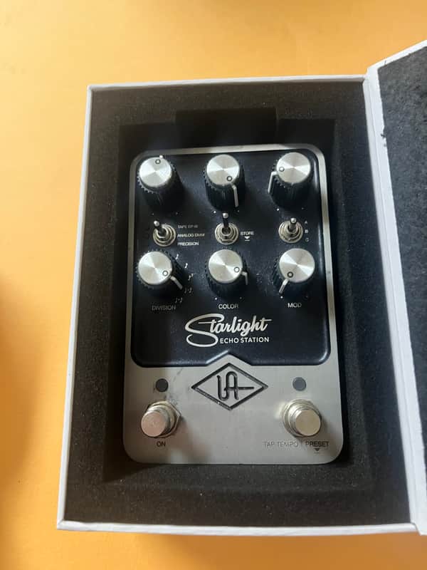 UAFX Starlight Delay 2022 - Silver/Black