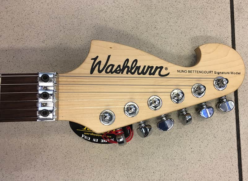 Washburn N61 Nuno Bettencourt Dramagods guitar with gigbag. Brand