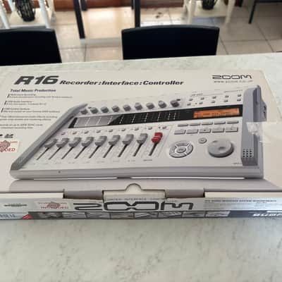 Zoom R16 USB Audio Interface / Digital Multitrack Recorder / Control Surface 2010s - White image 12
