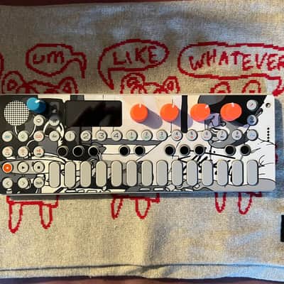 Teenage Engineering OP-1 Keyboard Synthesizer 2021 image 3