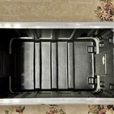 SKB 1SKB-R6U 6U-Space Molded Rack Case 2010s - Black image 5