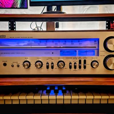 Technics SA-400 FM / AM Stereo Receiver 1978 - 1979 - Silver w/ Blue LEDS image 2