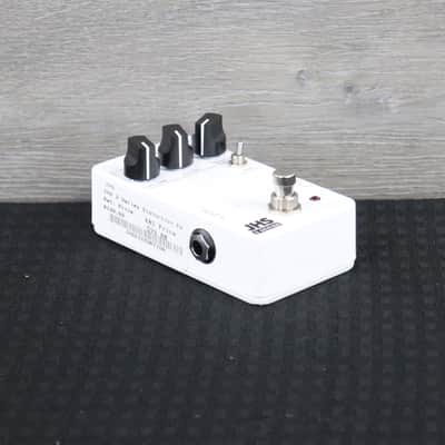 JHS 3 Series Distortion White image 2
