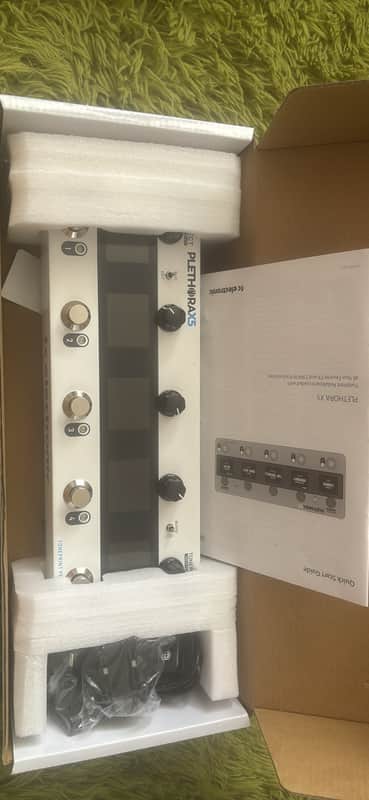 TC Electronic Plethora X5 TonePrint Multi-Effects Pedalboard 2020 - Present - White image 1