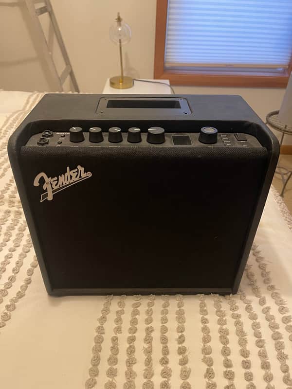 Fender Mustang LT25 25-Watt 1x8" Digital Modeling Guitar Combo 2019 - Present - Black image 1