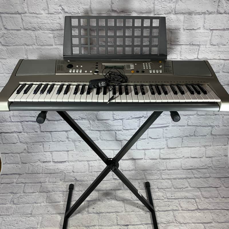 Yamaha PSR E313 61 Key Keyboard Electric Piano image 1