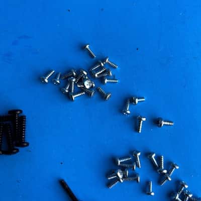 M-AUDIO Axiom 25 MIDI Keyboard Part: Random Body and Circuit Board Screws image 5