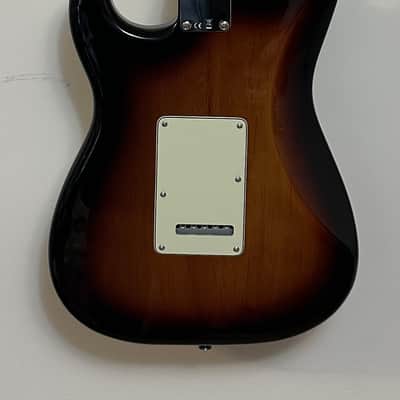 Fender Vintera '60s Stratocaster with Pau Ferro Fretboard 2020 - 2023 - 3-Color Sunburst image 7