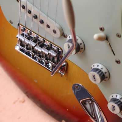 FENDER "Michael Landau Signature 1968 Stratocaster, Round-Laminated Rosewood, Bleached 3-Color Sunburst" HARDCASE, PAPERS, 3, 58 KG image 14