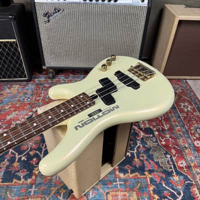 Yamaha Motion Bass MBIII Super Edition Short Scale Bass w/HSC 1980's - Pearl White image 17