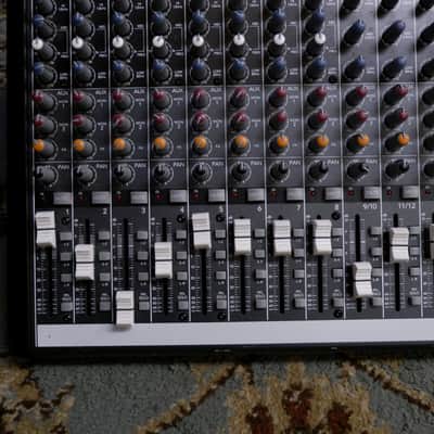 Mackie ProFX16 16-Channel Effects Mixer - Dark Gray image 5