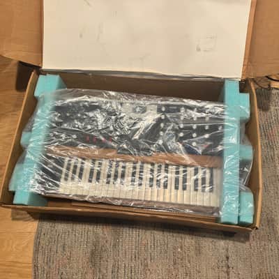 Moog Minimoog Voyager Performer Edition 44-Key Monophonic Synthesizer 2015 - Quarter-Sawn Tiger Oak image 4