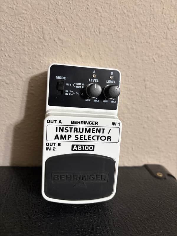 Behringer AB100 Instrument/Amp Selector