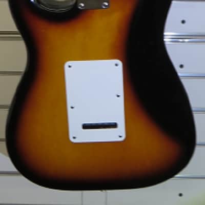 FENDER Stratocaster MIM in 2000 - Sunburst -With Soft Case image 2