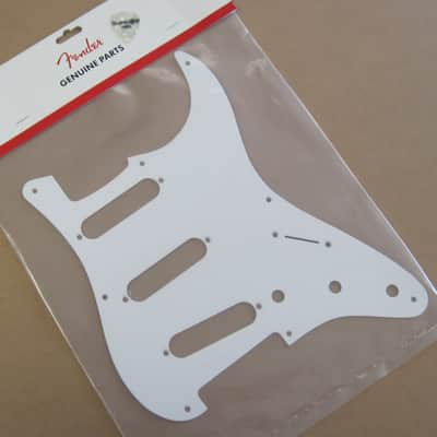 Fender USA 8-hole ’50s Vintage Stratocaster Pickguard 1-ply White 0992017000