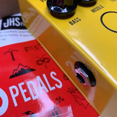 JHS Charlie Brown V4 2016 - Present - Yellow image 5