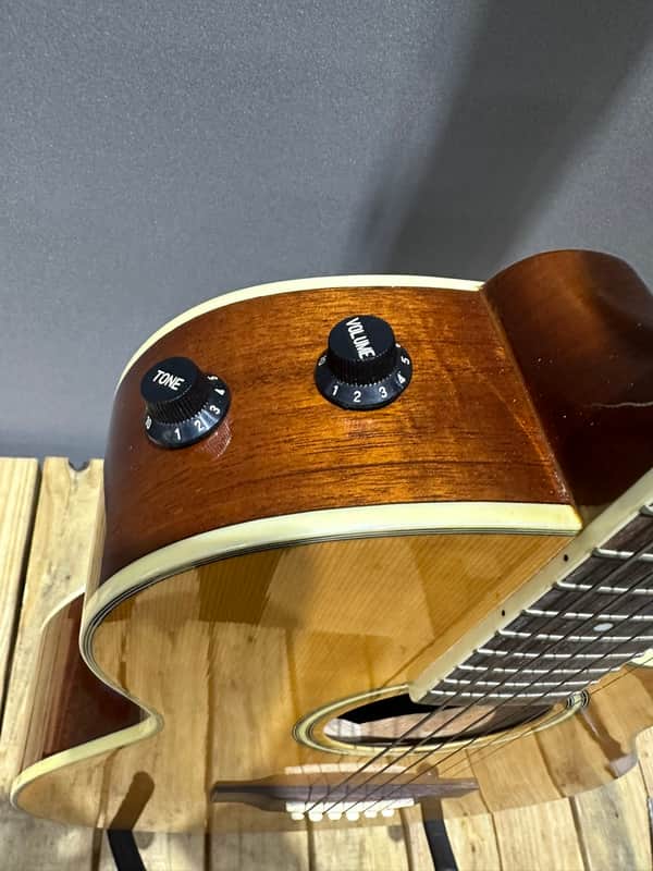 Skylark acoustic Guitar Natural | Reverb