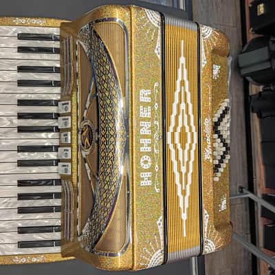 Hohner Anacleto Latino III 48 Bass 5 Switch Piano Accordion-Gold image 2