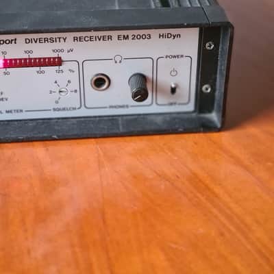 Sennheiser Sennheiser EM2003 True Diversity Receiver + SK2012 Transmitter – 210.700 MHz – Classic Pro System image 6