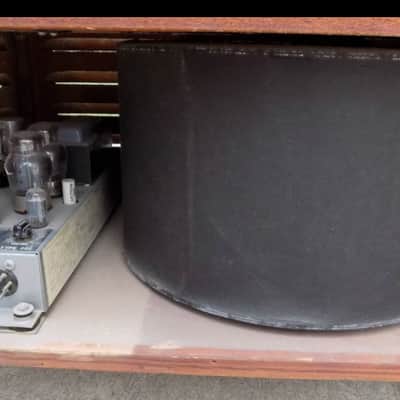 Leslie 122RV - Walnut image 8
