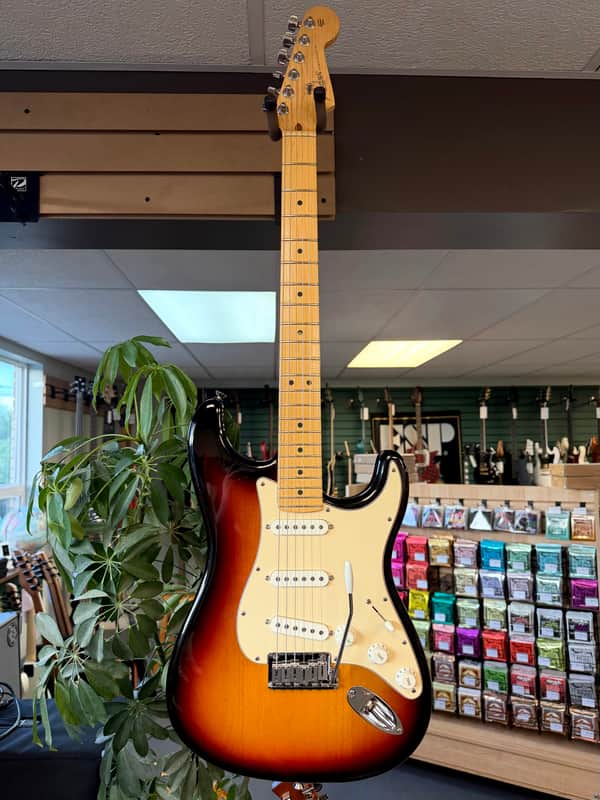 Fender American Stratocaster Maple 2004 - 3 Tone Sunburst image 1