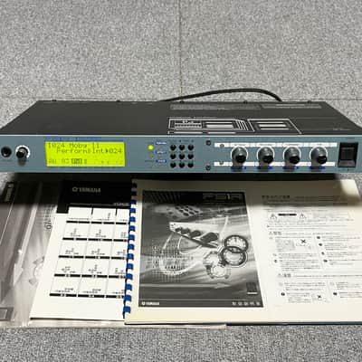 Yamaha FS1R FM Tone Generator New internal battery 1998 - Silver