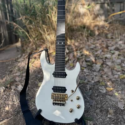 Carvin Dc727 - White 7 string with original Floyd image 1
