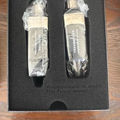 Xvive U3 Wireless Microphone System 2010s - Black image 3