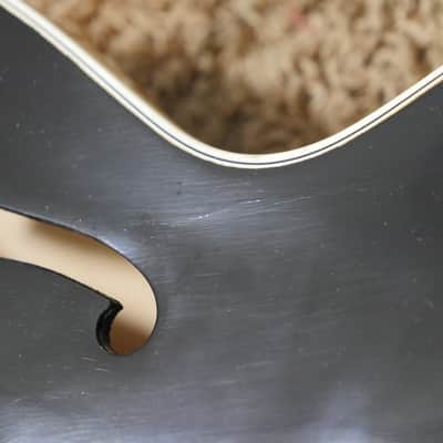 Video! 2001 "Just Shoot Me" Gibson ES-175 Black Top Sunburst Back/Sides | Burnt on TV image 13