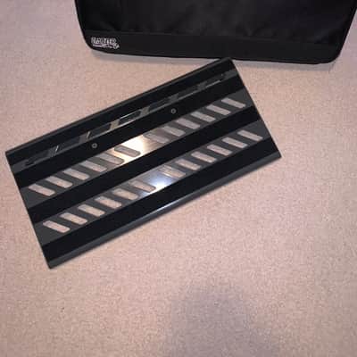 Gator GPB-BAK Large Aluminum Pedalboard with Carry Bag image 1