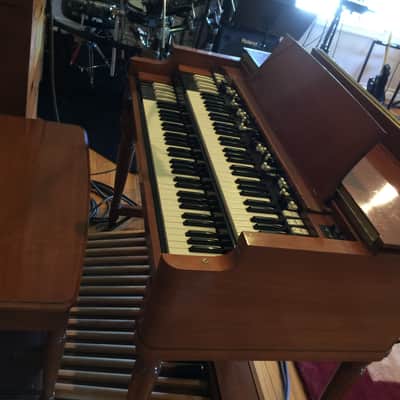 1956 Hammond B3 Organ with 2 Leslie speakers a 122v & 147  1955 - 1958 - Natural image 3
