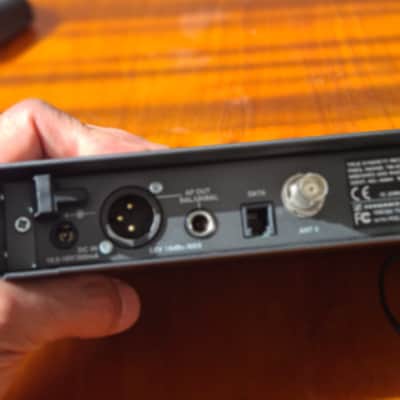 Sennheiser Sennheiser EM100 G2 True Diversity Receiver – Professional Wireless Performance image 9