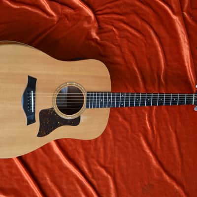 Taylor Steelstring Dreadnought guitar Academy 10e with pickup system+Taylor gig bag * sounds/plays/looks great * top quality made in Mexico * a fine player's instrument for a good price image 3