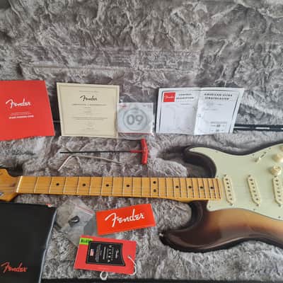 Fender American Ultra Stratocaster with Maple Fretboard 2019 - 2021 Mocha Burst image 2