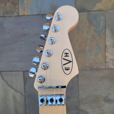 EVH® Striped Series Circles, Maple Fingerboard, White and Black with Gigbag image 4