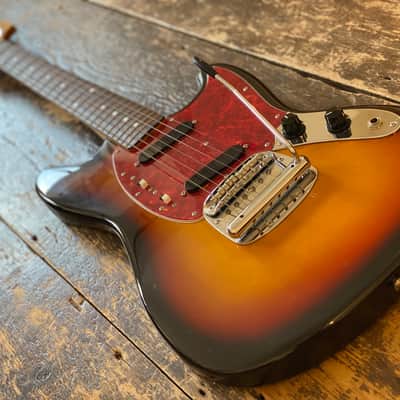 Fender 1969 Reissue Mustang Three Tone Sunburst MIJ Japan 2002 w/ Hardcase image 4