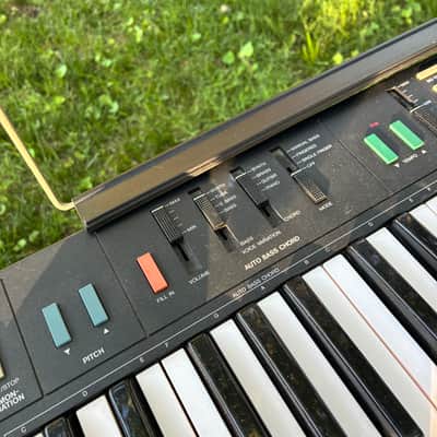 Yamaha PSR-11 1980's w/ stand and original power supply! image 4