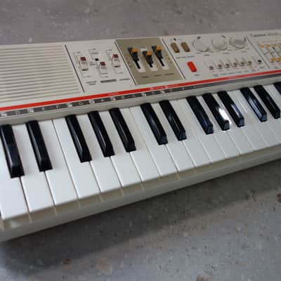 Casio MT-65 Casiotone 49-Key Synthesizer 1980s - White image 1