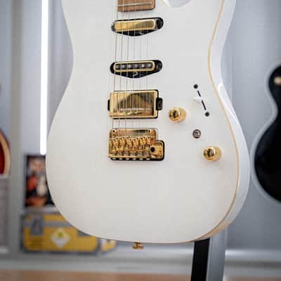 Ibanez LB1-WH Lari Basilio Signature 2023 - 2025 - White image 3