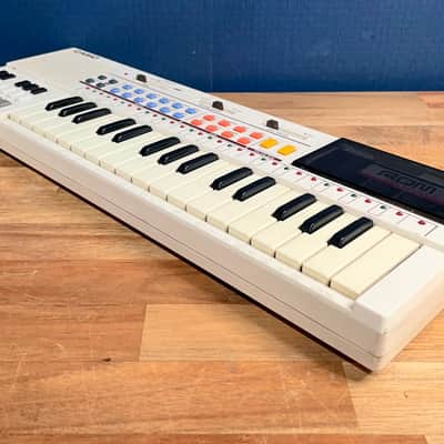 Casio PT-80 32-Key Mini Synthesizer - White w/ power supply image 3
