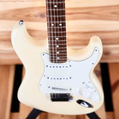 Fender American Standard Stratocaster with Rosewood Fretboard 2008 - 2016 - Olympic White image 8