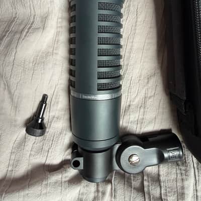 Electro-Voice RE20 Dynamic Mic WITH ShockMount Included — Black image 2