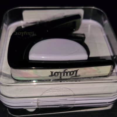 Taylor Pearl Thalia guitar capo Black Chrome image 7