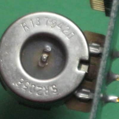for parts / for repair used Dunlop ROTOVIBE JH4S (2nd ver) casing and some internal parts, from 1994 (NO: bottom plate, feet, bottom screws. jacks, switch, button, knob, knob cover, nuts -- and missing one front bumper) image 6