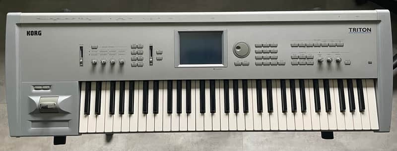 Korg Triton 61-Key 62-Voice Polyphonic Workstation 1999 - 2000 - Silver image 1
