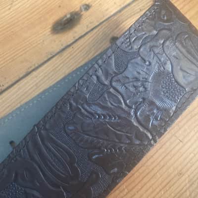 Unbranded Faux Leather 'Tooled style' Guitar Strap image 3