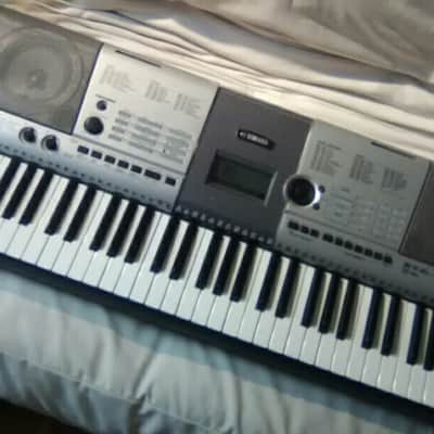 Yamaha PSR-E403 Portable Keyboard. Dead Mint, 100% Tested and Working! image 3