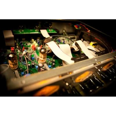 Universal Audio 4-710D - Tone Blending Twin-Finity Microphone Preamp and DI image 4