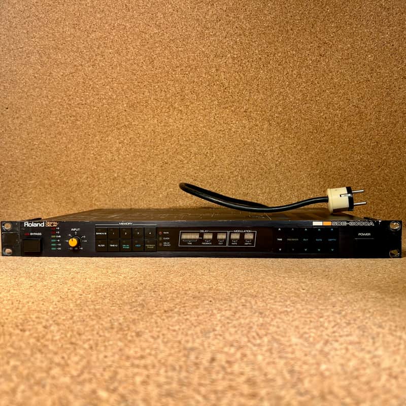 Roland SDE-3000 Digital Delay | Reverb