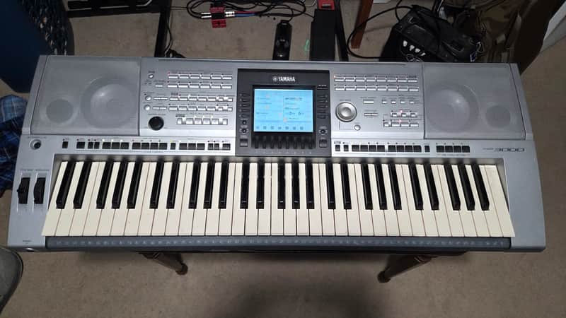 Yamaha PSR-3000 2000s - Silver image 1